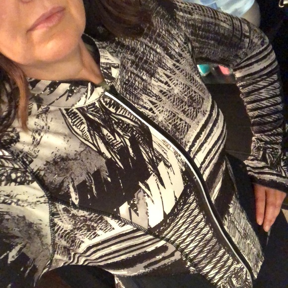 Zip up sweater size S - Picture 3 of 7